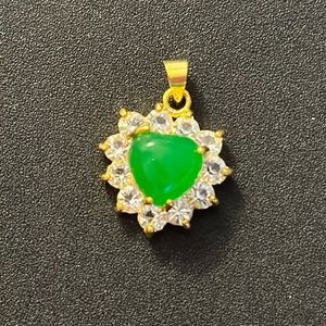 Elegant Green Heart Pendant with Gold Accents